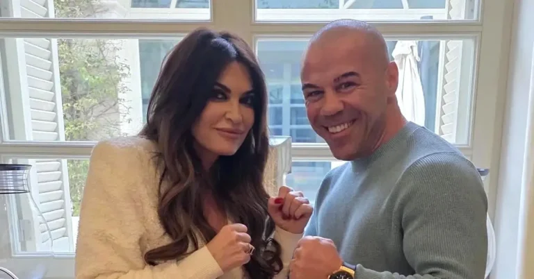 zampidis-guilfoyle-face-off-mayweather-athina