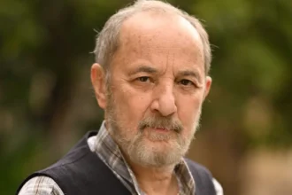 Ο Λεωνίδας ορκίζεται εκδίκηση πάνω από τους τάφους της οικογένειάς του στα νέα επεισόδια της σειράς Άγιος Έρωτας.