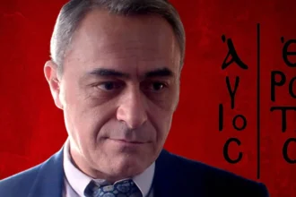 Ο Κυριάκος Παυλίδης με έκφραση βαθιάς απόγνωσης και οργής, καθώς συνειδητοποιεί την εμπλοκή των γιων του στον υπόκοσμο, στη σειρά Άγιος Έρωτας.