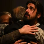 Ο πατήρ Νικόλαος με τη Χλόη από τη σειρά Άγιος Έρωτας έρχονται αντιμέτωποι με μεγάλες αποκαλύψεις μετά την επιστροφή του Λεωνίδα.