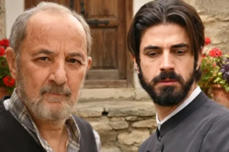 Ο Νικόλαος έρχεται σε ακραία, βίαιη σύγκρουση με τον Λεωνίδα, ομολογώντας την αλήθεια για το παιδί της Χλόης στα επόμενα επεισόδια της σειράς Άγιος Έρωτας.