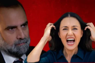 Η Σμαρώ σε κατάσταση απόλυτης οργής στα νέα επεισόδια της σειράς Άγιος Έρωτας, την ώρα που προσπαθεί να τη συγκρατήσει η Αναστασία.