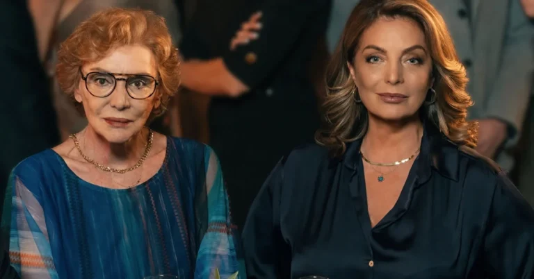 Η Άντζελα Γκερέκου και η Μάρω Κοντού χαμογελαστές και συγκινημένες κατά τη διάρκεια του τελευταίου τους γυρίσματος στο Σούνιο για τη σειρά Η Γη της Ελιάς.