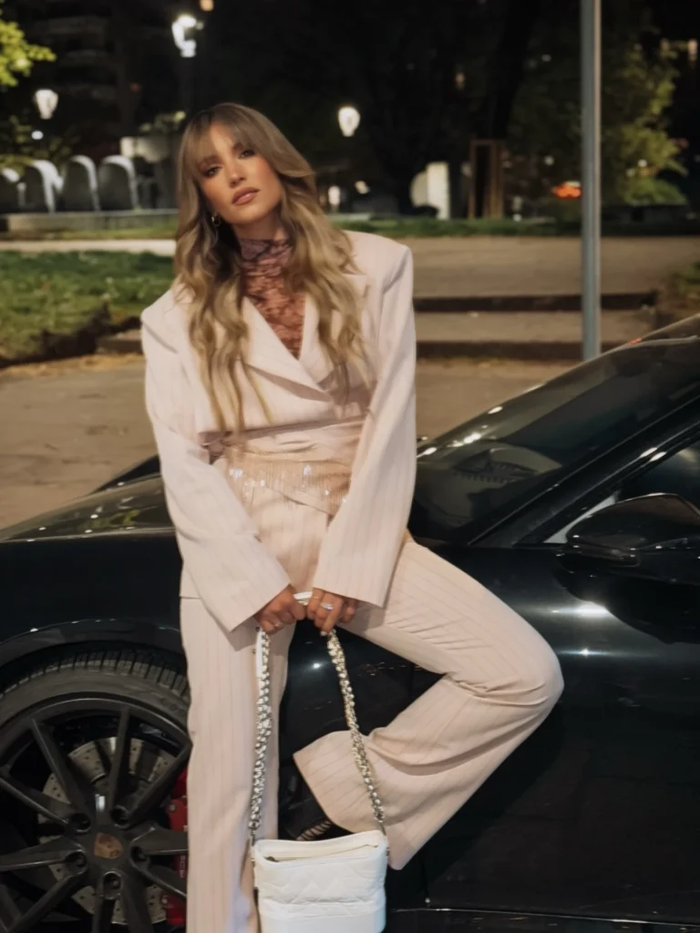 Αθηνά Οικονομάκου