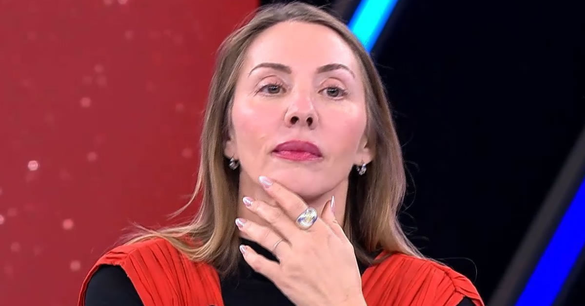 Η Βιβή στο τηλεοπτικό παιχνίδι Deal μαζί με τον Γιώργο Θαναηλάκη τη στιγμή που κερδίζει 10.000 ευρώ.