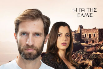 Ο Κωνσταντίνος από τη σειρά Η Γη της Ελιάς εμφανώς σοκαρισμένος και εξοργισμένος από το μακάβριο εύρημα στο πορτμπαγκάζ της Ισμήνης.