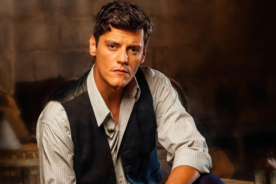 Ο Βλάσσης σε σκηνή από τη δραματική σειρά Grand Hotel.