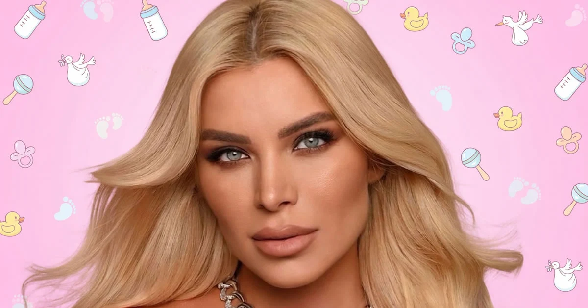 Η Κατερίνα Καινούργιου ποζάρει χαμογελαστή βιώνοντας την πιο ευτυχισμένη περίοδο της ζωής της.