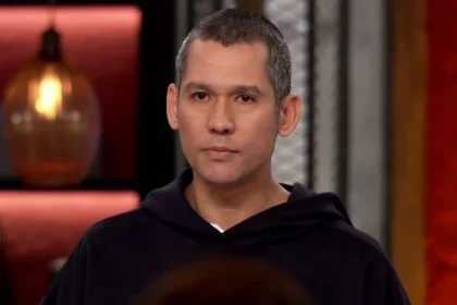 Οι κριτές του MasterChef 2026 ανακοινώνουν τα στατιστικά που στέλνουν τρεις παίκτες κατευθείαν σε δοκιμασία αποχώρησης.