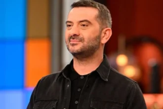 Ο Λεωνίδας Κουτσόπουλος κρίνει τα πιάτα των παικτών στο MasterChef 2026 ανάμεσα σε αντιδράσεις για μεροληψία.