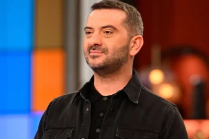 Ο Λεωνίδας Κουτσόπουλος κρίνει τα πιάτα των παικτών στο MasterChef 2026 ανάμεσα σε αντιδράσεις για μεροληψία.