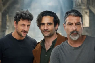 Κολάζ με τους πρωταγωνιστές των νέων σειρών του MEGA, Γιώργο Χρυσοστόμου, Οδυσσέα Παπασπηλιόπουλο και Βασίλη Μπισμπίκη.