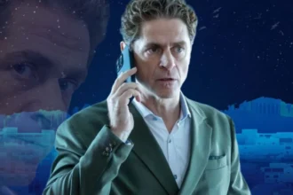 Ο Οδυσσέας παρακολουθεί συγκλονισμένος ένα βίντεο στην οθόνη του, ενώ η Όλγα προβαίνει σε μια κρίσιμη ομολογία στη σειρά Μία νύχτα μόνο.