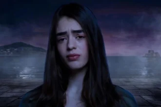 Σκηνή από τη δραματική σειρά Να μ' αγαπάς του ALPHA με τη Θεανώ και τον Μάκη σε κρυφή συνάντηση μέσα στο σπίτι.