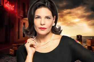 Η Αλεξάνδρα από τη σειρά Porto Leone κοιτάζει συγκινημένη το μωρό, τον κρυφό διάδοχο του αδικοχαμένου γιου της.