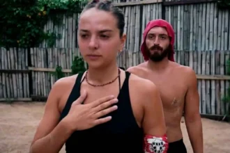 Η Μαντίσα, φανερά εκνευρισμένη, μαλώνει με τους συμπαίκτες της στην παραλία των Αθηναίων, στα νέα επεισόδια του Survivor 2026.