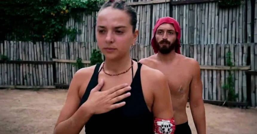 Η Μαντίσα, φανερά εκνευρισμένη, μαλώνει με τους συμπαίκτες της στην παραλία των Αθηναίων, στα νέα επεισόδια του Survivor 2026.