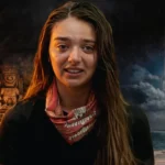 Η Μαντίσα Τσώτα από το Survivor 2026 στέκεται προβληματισμένη στην παραλία του Αγίου Δομίνικου εν αναμονή των αποφάσεων της παραγωγής.