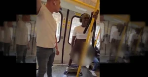 Viral βίντεο: Το «πάθημα» του επιδειξία στη Βρετανία – Πώς οι επιβάτες τρένου τον «συνέλαβαν» πριν φτάσει η αστυνομία;