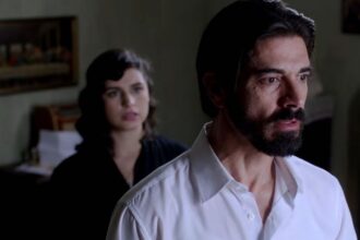 Ο πατέρας Νικόλαος αψηφά τις εντολές της εκκλησίας στο αποψινό επεισόδιο του Άγιου Έρωτα.