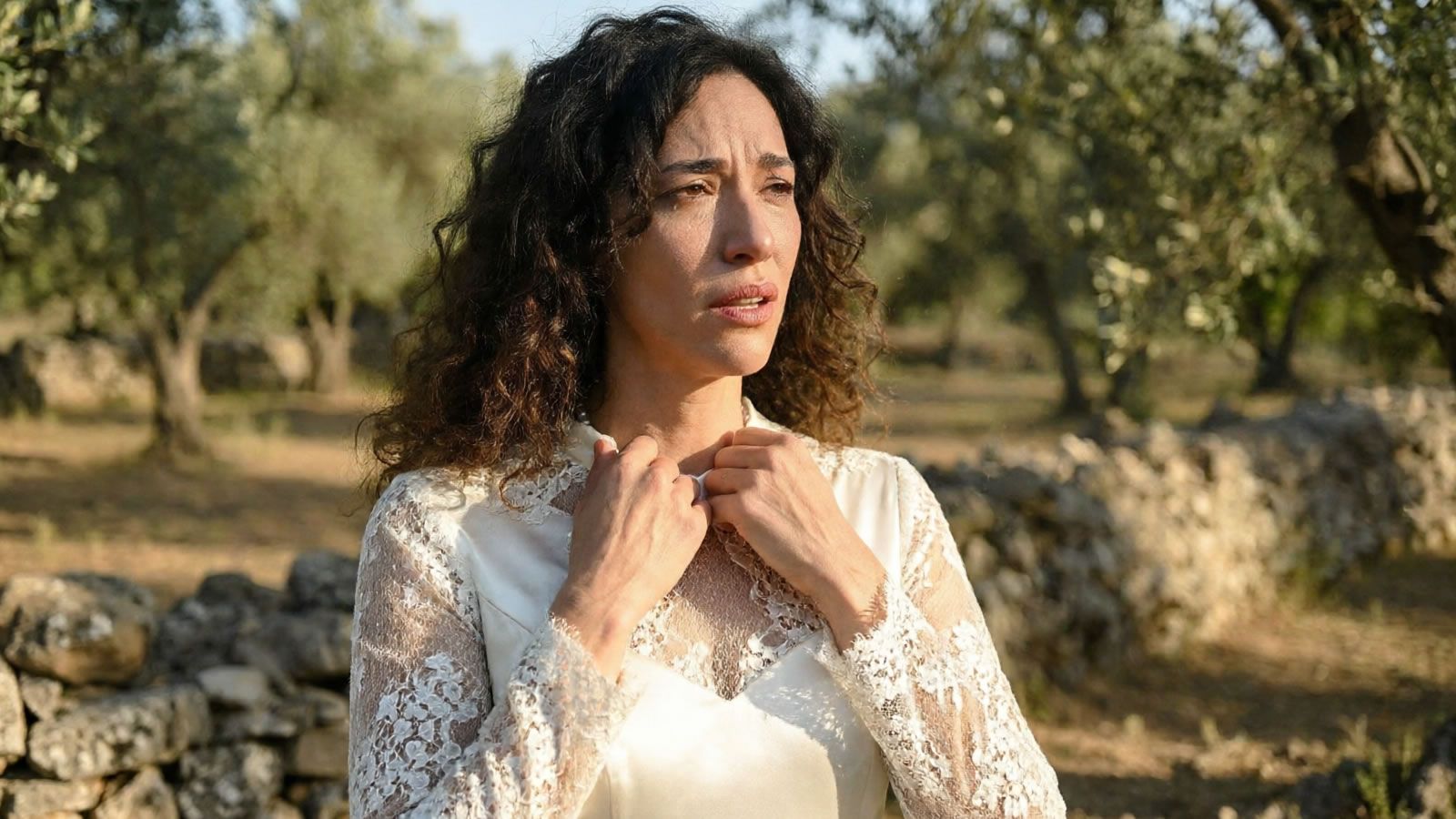 Η Ελένη στήνει σχέδιο απεγκλωβισμού στη σειρά Άγιος Έρωτας