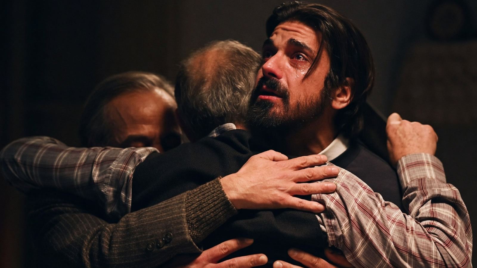 Ο Νικόλαος ορκίζεται εκδίκηση μετά τον θάνατο του πατέρα του στη σειρά Άγιος Έρωτας