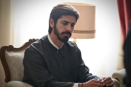 Ο Παύλος στήνει παγίδα στον Νικόλαο και τον καταγγέλλει στη χωροφυλακή στα νέα επεισόδια της σειράς Άγιος Έρωτας