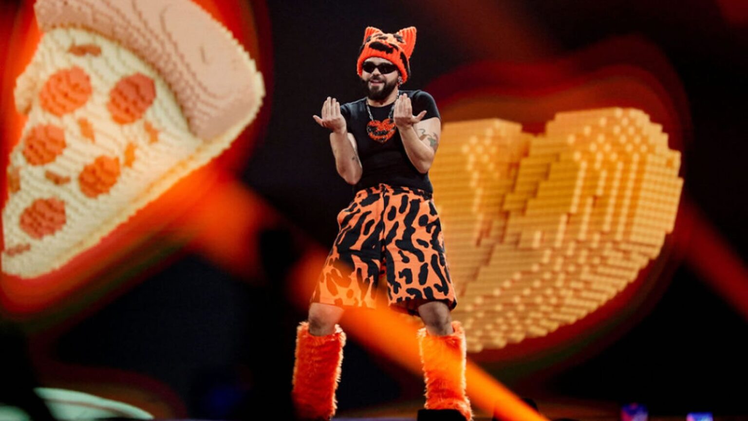 Ο Ακύλας επί σκηνής στη Eurovision 2026 μετά την κλήρωση για τον μεγάλο τελικό.