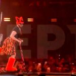 Ο Akylas στη σκηνή της Βιέννης κατά την τελική πρόβα της Eurovision.