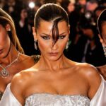 Μπέλα Χαντίντ με καφέ μπικίνι στο superyacht Seven Sins στο Σεν Τροπέ