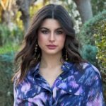 Η Δανάη Παππά ποζάρει με αυτοπεποίθηση