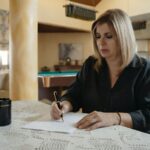 Η Ασπασία αφήνει ένα σπαρακτικό γράμμα στην Κούλα πριν τον θάνατό της στη σειρά Η Γη της Ελιάς