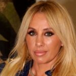Η Γωγώ Μαστροκώστα χαμογελαστή σε παλαιότερη δημόσια εμφάνισή της