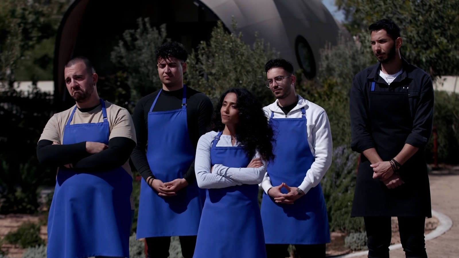 Ο Σαμ και ο Χάρης από τη μπλε ομάδα του MasterChef στο συμβούλιο αποχώρησης.