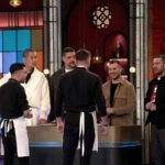 Οι τρεις κριτές του MasterChef 2026 και ο καλεσμένος σεφ Γρηγόρης Κίκης δοκιμάζουν τα πιάτα του Πέτρου και του Χρήστου στον τελικό της Silver Week.