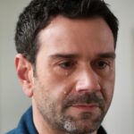 Ο Σταύρος μαθαίνει την αλήθεια για τον πατέρα του στη σειρά Μια Νύχτα Μόνο.
