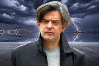 Ο Μιχάλης αποκαλύπτει στη Σοφία πως είναι ο πατέρας των διδύμων στη σειρά Να μ' αγαπάς.