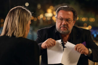 Ο Θεόφιλος σκίζει τη διαθήκη μπροστά στη Σοφία στα νέα επεισόδια της σειράς Να μ' αγαπάς