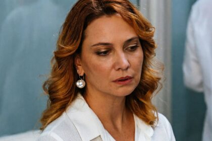 Σκηνή από την ελληνική σειρά «Να μ' αγαπάς» με την Ζωή