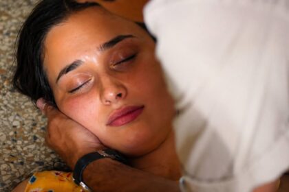 Η Ασπασία μαθαίνει τα τραγικά νέα για τον καρκίνο της Στέλλας στα νέα επεισόδια της σειράς Το σπίτι δίπλα στο ποτάμι.