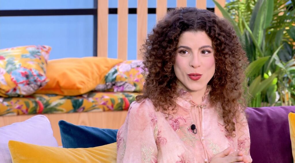 Η Έβελυν Ασουάντ σε συνέντευξη μιλάει για τη σειρά Το σπίτι δίπλα στο ποτάμι.