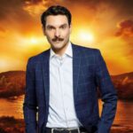 Ο Ηλίας χωρίς τις αισθήσεις του στο κρεβάτι στο σοκαριστικό επεισόδιο 56 της σειράς Το Σπίτι Δίπλα στο Ποτάμι.
