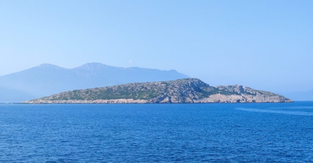 Stroggylo island