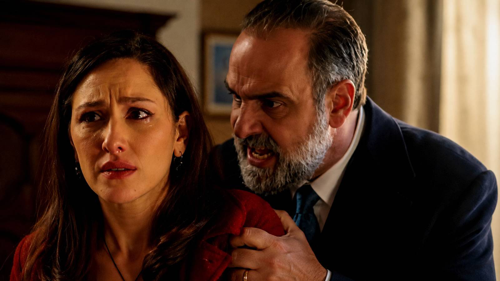 Σκηνή από το φινάλε του «Άγιου Έρωτα» με τη Σοφία και τον Παύλο