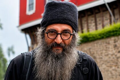 Ο Άρης Σερβετάλης και ο Τάσος Λέκκας πρωταγωνιστούν στη νέα σειρά Άγιος Ιωσήφ του MEGA.