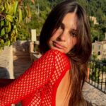Emily Ratajkowski σε καλοκαιρινές διακοπές στην Ελλάδα με μαγιό
