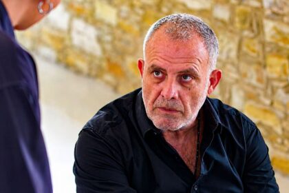 Ο Στάθης σε φορτισμένη σκηνή στη σειρά Η Γη της Ελιάς