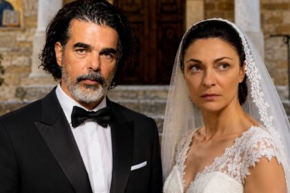 Η Ηλέκτρα νύφη φτάνει στην εκκλησία στο επεισόδιο 163
