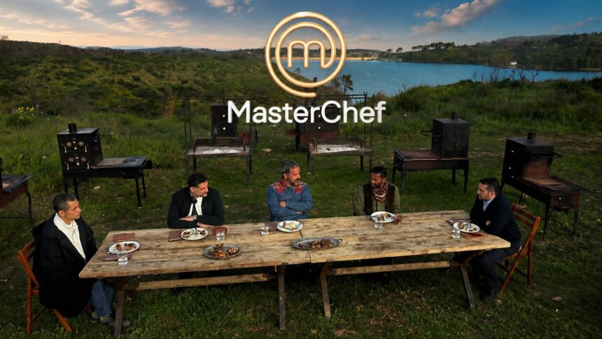 Οι μπριγάδες του MasterChef μαγειρεύουν σε ανοιχτή φωτιά στη λίμνη Μαραθώνα.
