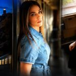 Οι πρωταγωνιστές της νέας δραματικής σειράς του ΣΚΑΪ Μπλε Ώρες σε μια έντονη σκηνή από τα γυρίσματα στο Πήλιο
